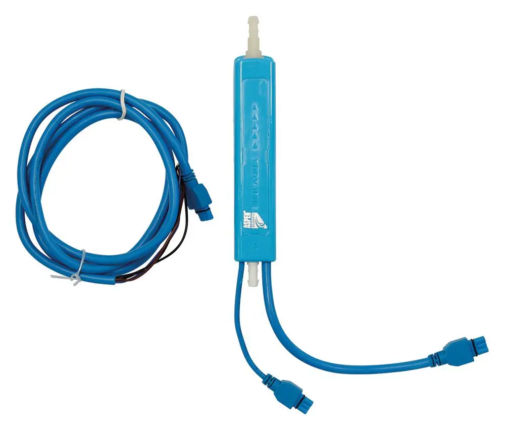 Kondensatpumpe in blauer Ausführung mit zwei Anschlüssen und länglichem Gehäuse, speziell für Vaillant climaVAIR Systeme geeignet.